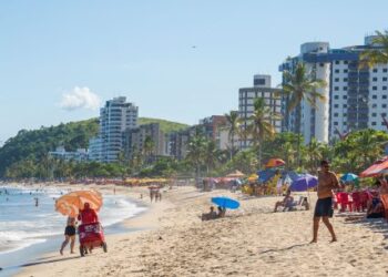 Prefeitura projeta padronização e ordenamento da Praia Martim de Sá em Caraguatatuba