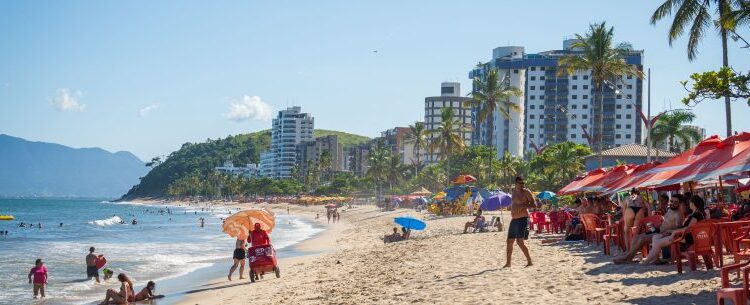 Prefeitura projeta padronização e ordenamento da Praia Martim de Sá em Caraguatatuba