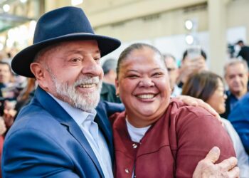 Vereadora Cássia encontra Lula e articula vinda do presidente a Caraguatatuba 