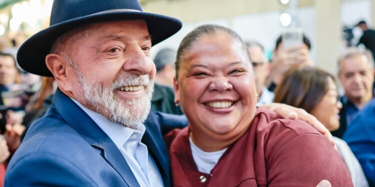 Vereadora Cássia encontra Lula e articula vinda do presidente a Caraguatatuba