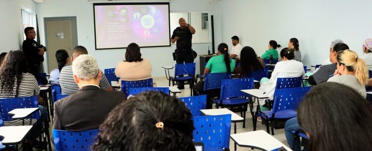Guarda Municipal faz palestra sobre combate à violência contra a mulher para funcionários da Casa de Saúde Stella Maris