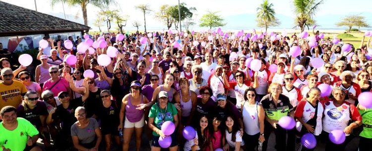 Fundo Social reúne mais de 400 pessoas na caminhada do Agosto Lilás de combate à violência contra a mulher