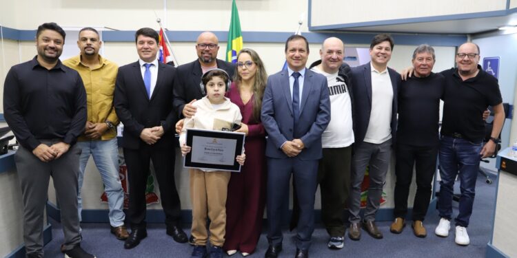 Bruno Faria recebe Título de Cidadão Caraguatatubense em Sessão Solene