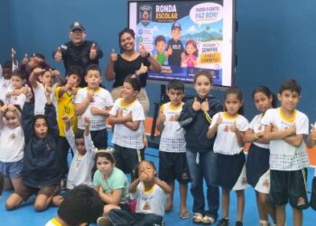 Guarda Municipal realiza palestra educativa sobre bullying para alunos do ensino fundamental em Caraguatatuba