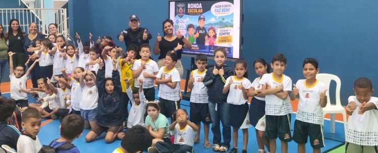 Guarda Municipal realiza palestra educativa sobre bullying para alunos do ensino fundamental em Caraguatatuba