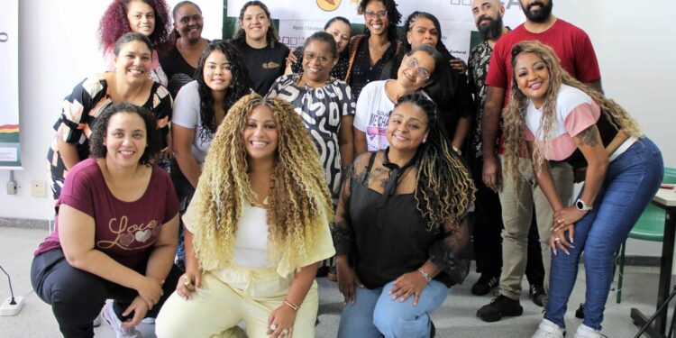 Trançando Arte inicia atividades com acolhimento, valorização cultural e formação para mulheres