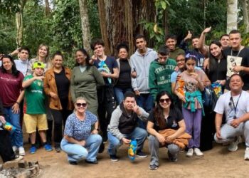 Viveiro Municipal recebe estudantes para atividade de educação ambiental em Caraguatatuba
