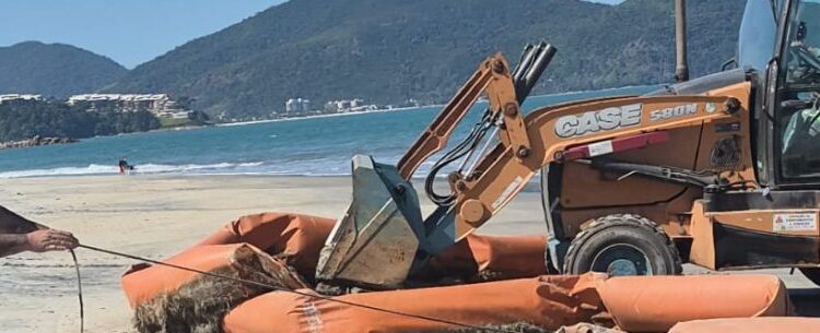 Prefeitura remove barreira de contenção marítima abandonada nas proximidades da Praia da Cocanha em Caraguatatuba