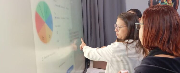 Avanços da Base Nacional da Computação na rede são apresentados ao Conselho Municipal de Educação