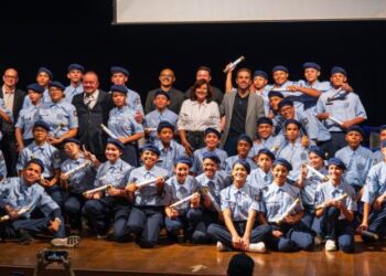 7ª turma da Guarda Mirim de Caraguatatuba conclui formação no Teatro Mario Covas