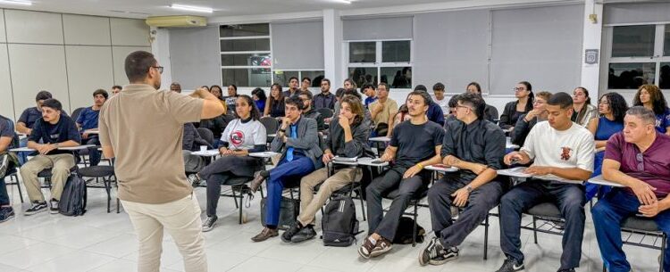 Lideranças jovens discutem políticas públicas em Caraguatatuba e apresentam propostas ao município