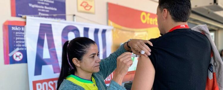 Caraguatatuba leva vacinação a supermercados e outros pontos da cidade nesta sexta-feira