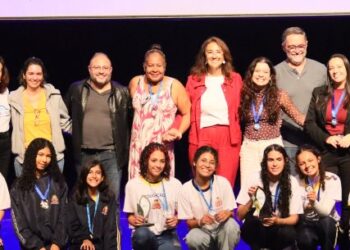 Cinema e ciência colocam estudantes no centro do palco em manhã de premiações em Caraguatatuba