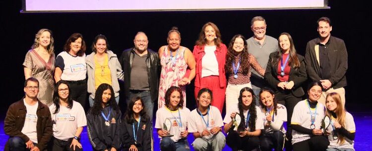 Cinema e ciência colocam estudantes no centro do palco em manhã de premiações em Caraguatatuba