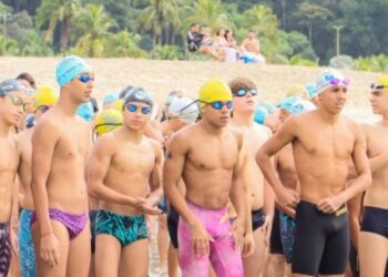 Praia da Cocanha reúne 321 atletas no Campeonato Paulista de Águas Abertas