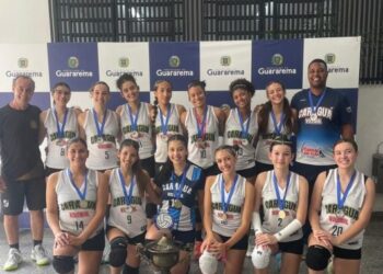 Voleibol de Caraguatatuba conquista pódio e avança às semifinais em competições regionais