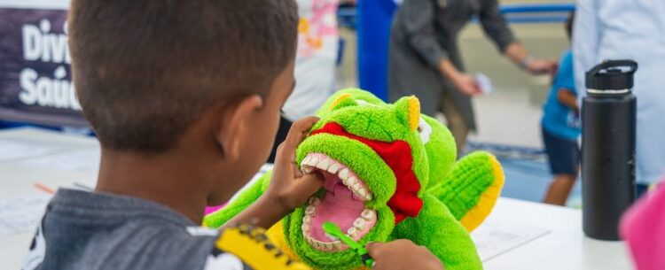 Caraguatatuba transforma Praça Cândido Mota em espaço de cuidado com o sorriso nesta sexta-feira